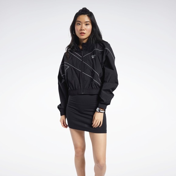 Reebok Classics Cropped Track Jacket 🖤🤍 - Picture 4 of 11